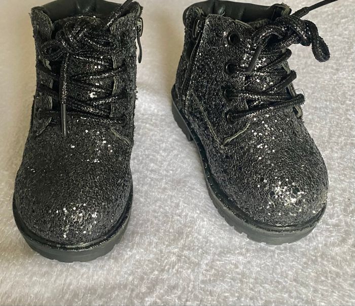 bottines montantes bébé/enfant pailletées noires - lacets et zip - taille 19 - photo numéro 2