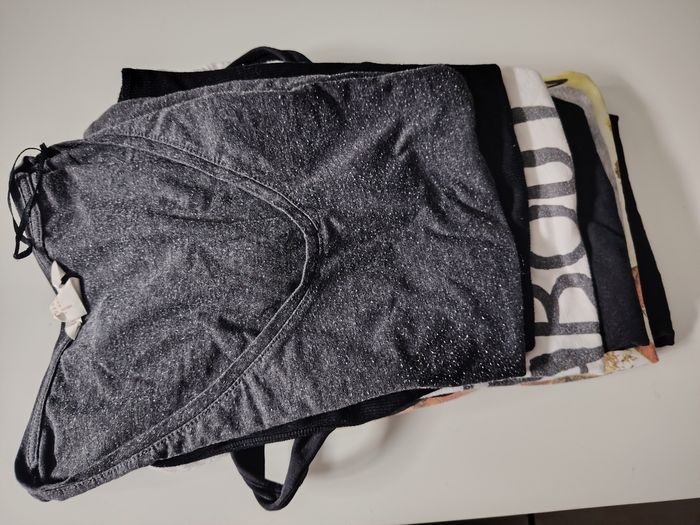Lot de 7 haut, S-M, 
4 débardeurs, 3 t-shirts - photo numéro 4
