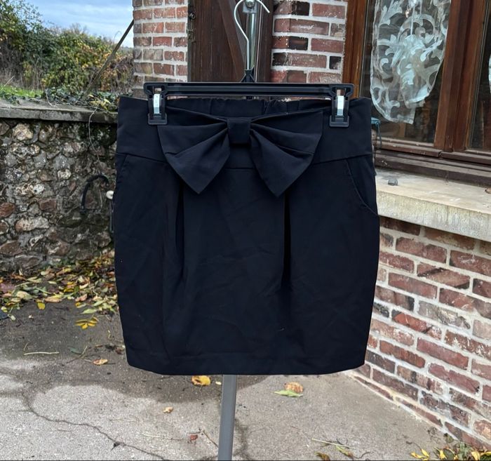 🖤 Jupe noire à nœud taille haute – Miss Loona – Taille unique