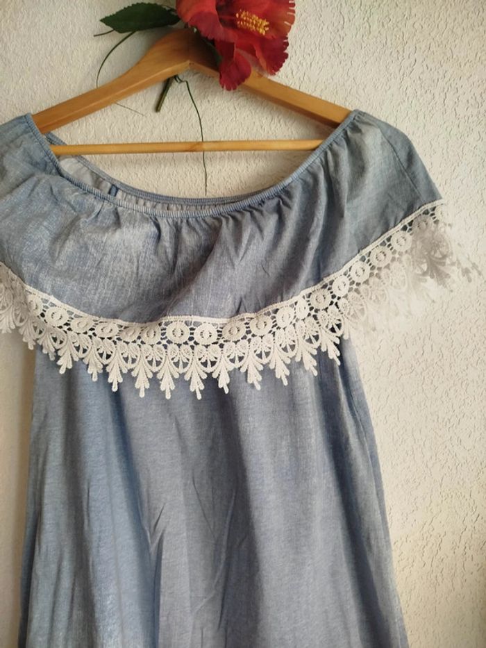 Robe épaule dénudé couleur jean et dentelle blanche style espagnol - photo numéro 2