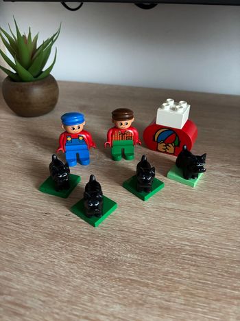 Petit lot lego duplo 2 personnages fermier  et chien noir