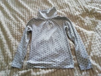 Haut manches longues col roulé gris avec cœurs taille 5ans
