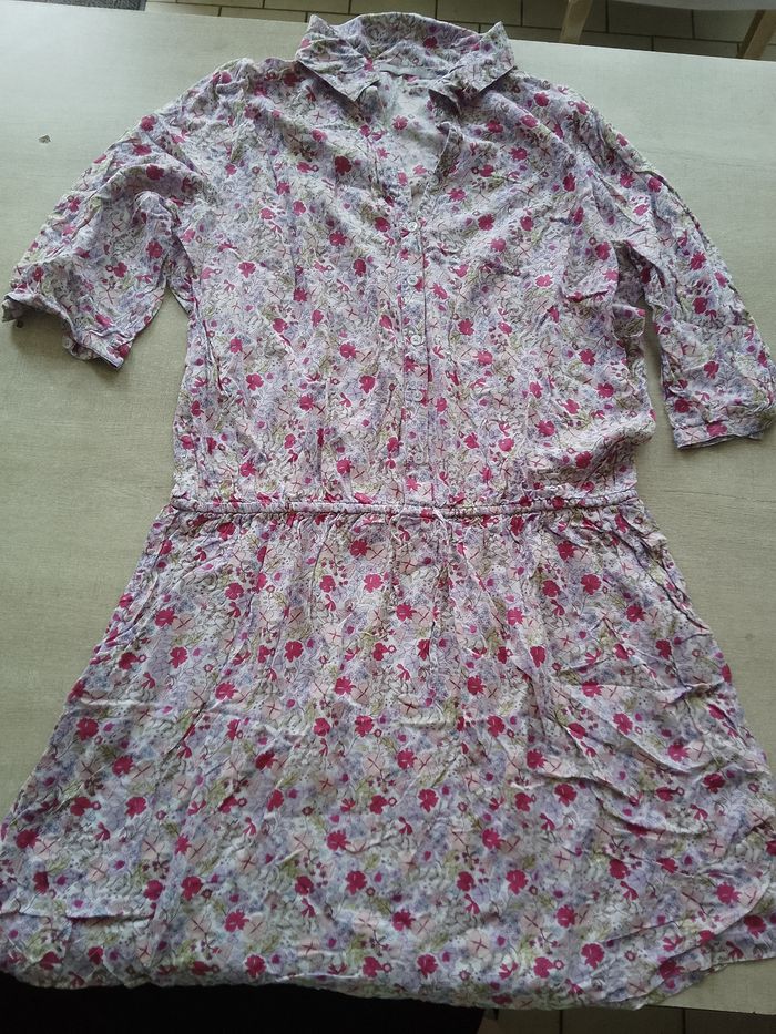 Robe fleurie très jolie, légère .