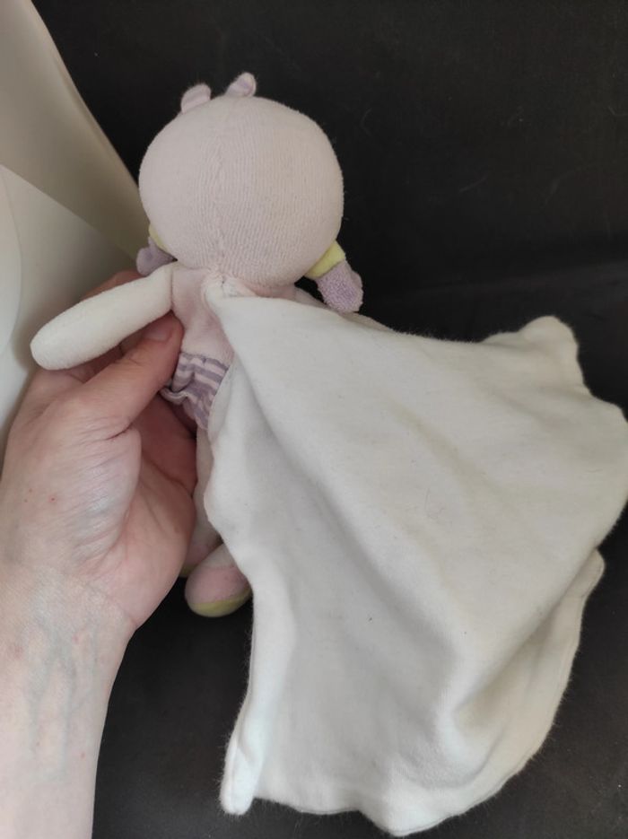 poupée fille cajou sucre d'orge doudou plat mouchoir #geektradedoudou - photo numéro 3