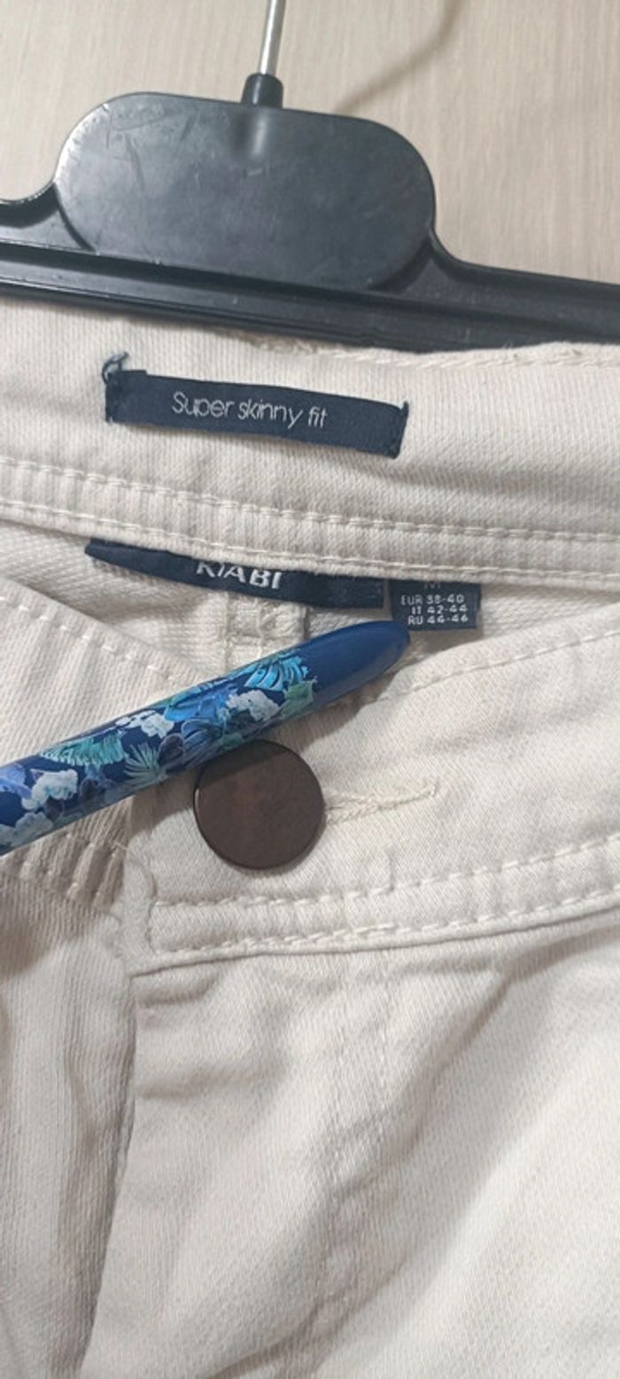 Jean blanc skinny Kiabi taille 38/40 - photo numéro 3