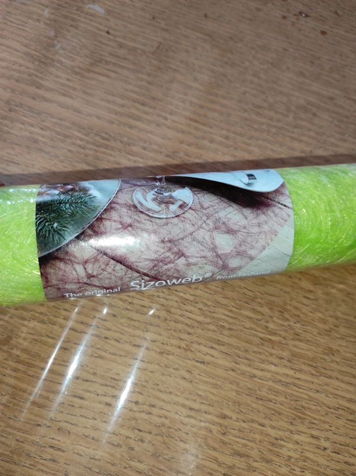 Chemin de table ajouré vert anis - photo numéro 2