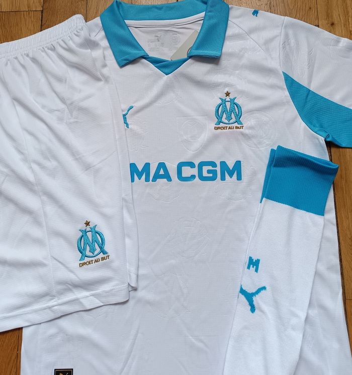 Maillot football OM - Marseille taille 10 ans modèle 2026 avec patch - photo numéro 2