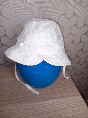 Chapeau blanc Obaïbi taille 51 TBE