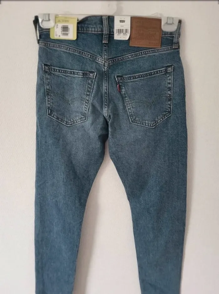 Jean levis Neuf 512 taille 38 - photo numéro 3