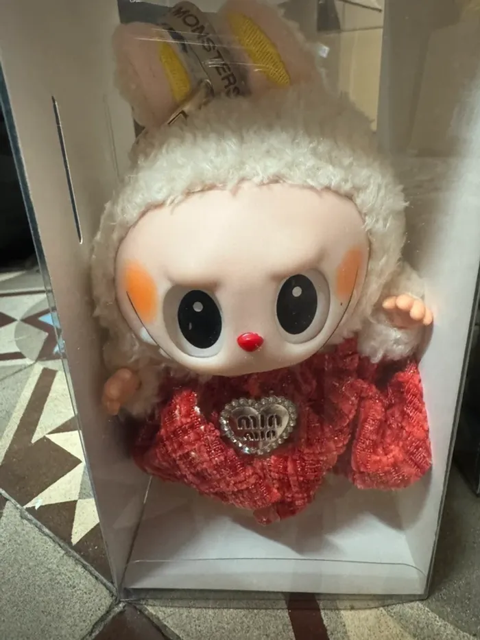 Peluche Labubu habillé