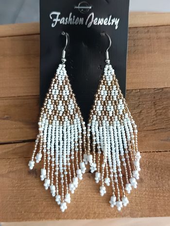Boucles d'oreilles pendantes perles blanches et doré