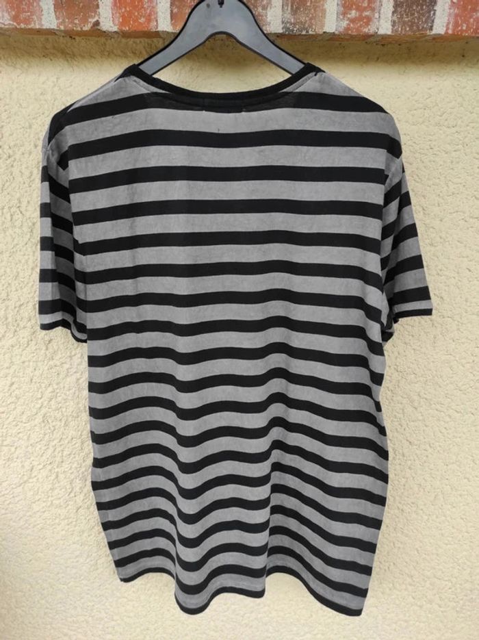 T shirt rayé gris et noir - photo numéro 3