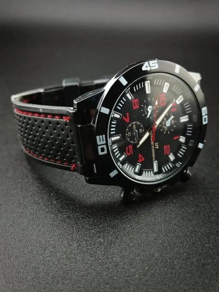 Montre rouge & noire, style sportif