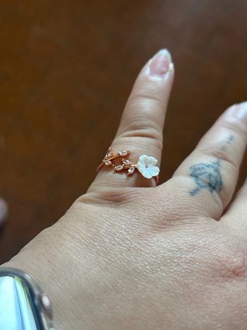 Magnifique bague fleurie ajustable