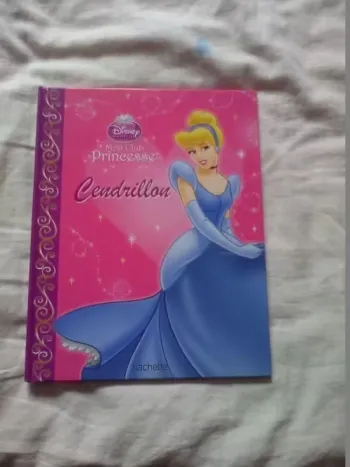 livre Cendrillon - hachette en tres bon etat ref EC