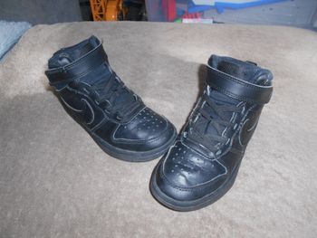 Baskets (Nike), pointure: 28