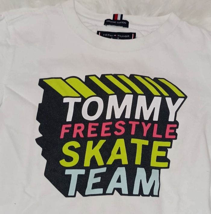 Tee shirt tommy Hilfiger 8ans - photo numéro 2