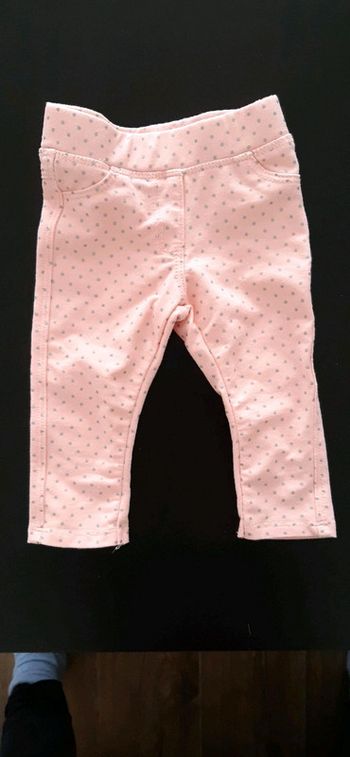 Pantalon rose à pois gris