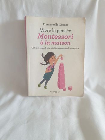 Livre Vivre la pensée Montessori à la maison