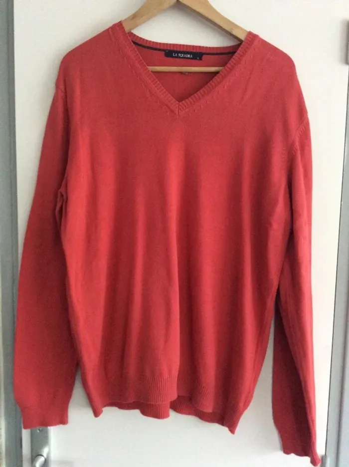 Pull rouge T.L