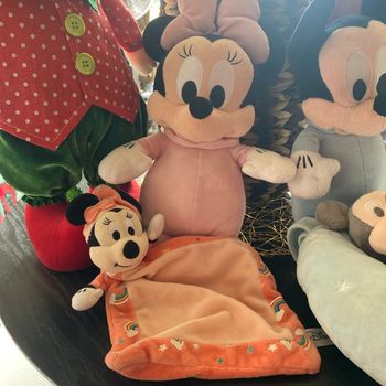 Lot Disney rose fille avec un doudou