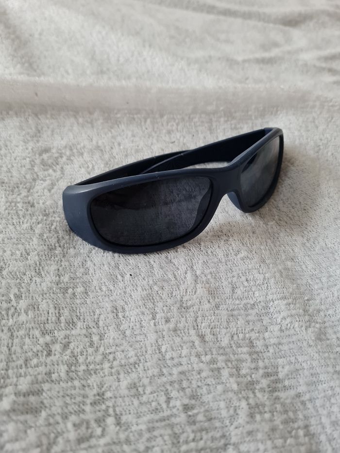 Lot t-shirt + lunettes de soleil enfant - photo numéro 7