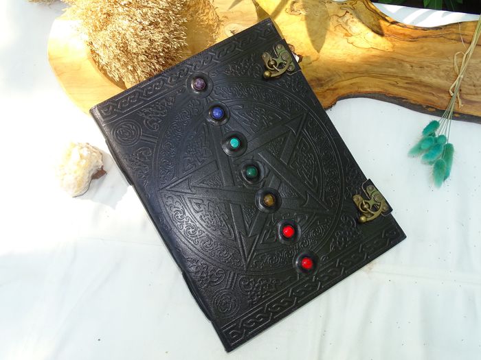 Grand grimoire noir cuir pentagram 7 chakras - photo numéro 3
