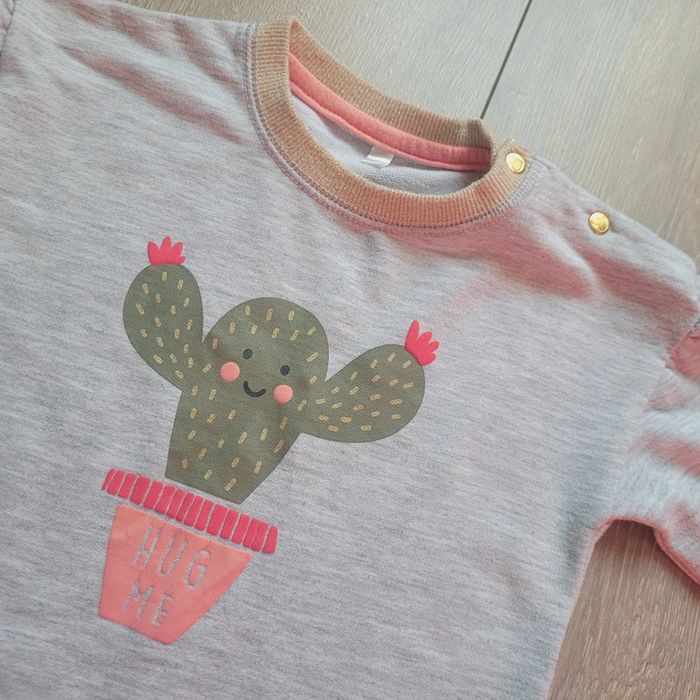 Pull fin gris. Fille 2 ans - photo numéro 2