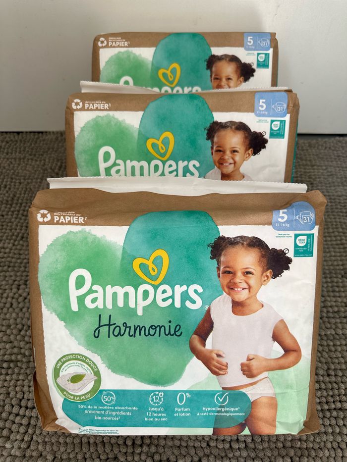 Lot de 93 couches Pampers harmonie T5
