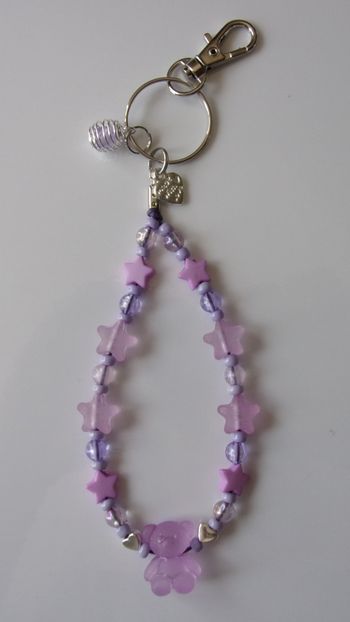 Porte clé argenté ou Déco de sac à main ourson givré violet