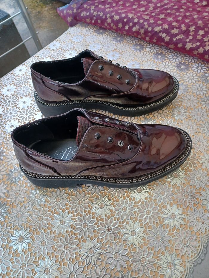 Chaussures mocassins vernis My B coloris bordeaux taille 36 en très bon état. - photo numéro 4