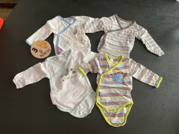 Lot de 4 bodies 3 mois Orchestra