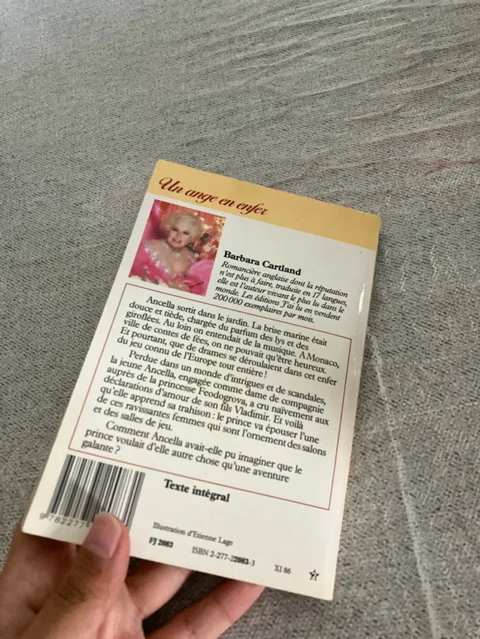 Un ange en enfer - Barbara Cartland - photo numéro 3