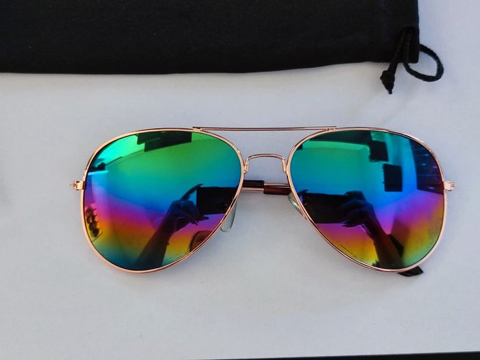 Lunette de soleil - photo numéro 3