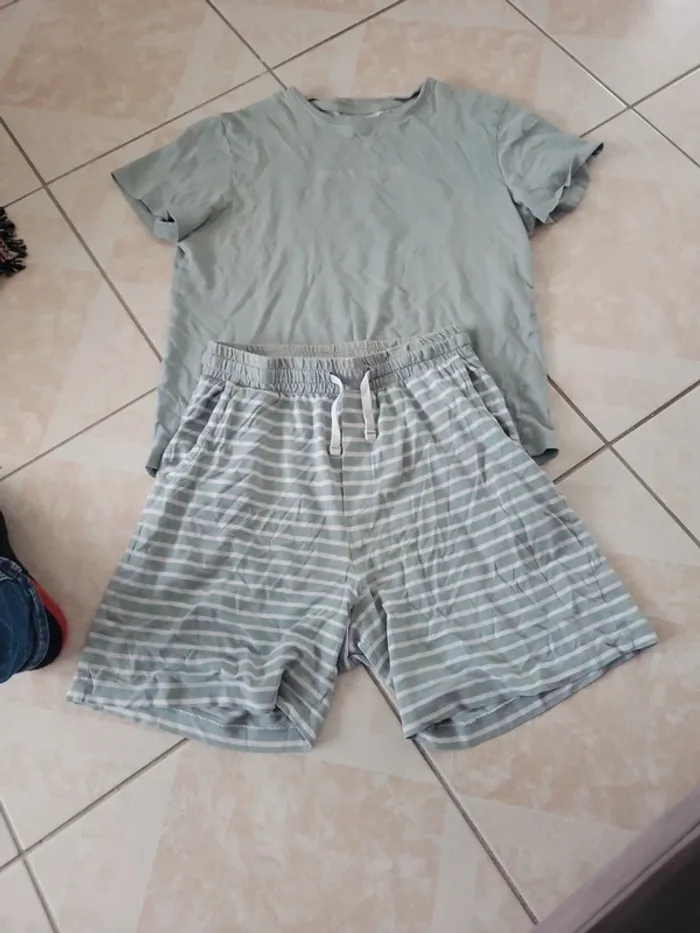 Pyjama short taille 11/12 ans