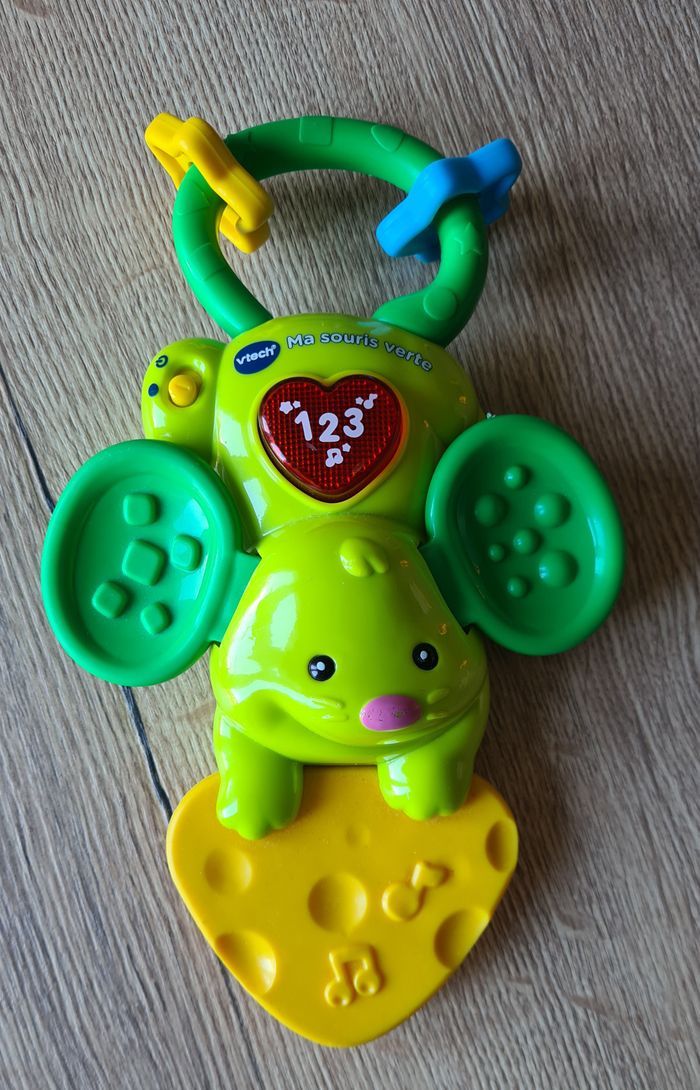 Hochet souris verte parlant et musical avec un anneau de dentition V-Tech - photo numéro 2