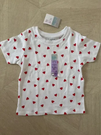 TEE shirt neuf cœurs