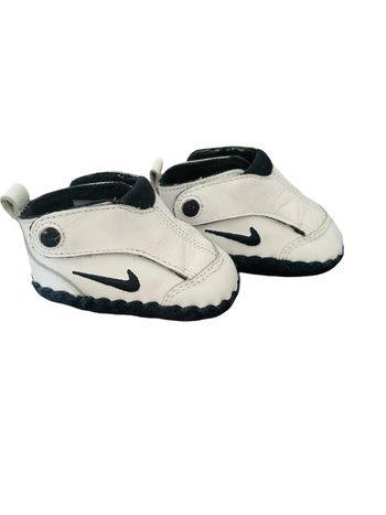 Chaussure Nike taille 16