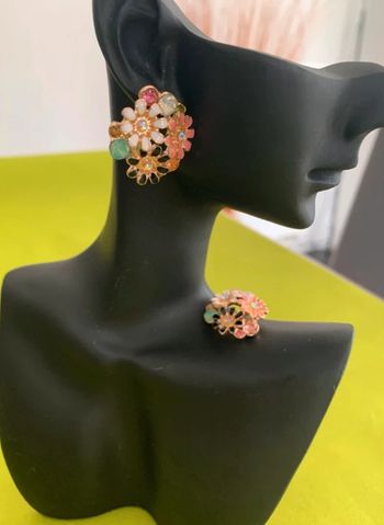 Boucles d’oreilles vintages fleurs multicolores et dorées