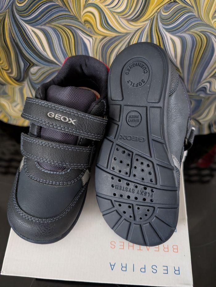 Chaussures garçon. Taille 24. Semelle intérieure en cuir. Neuf. Geox - photo numéro 5