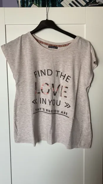 T-shirt beige