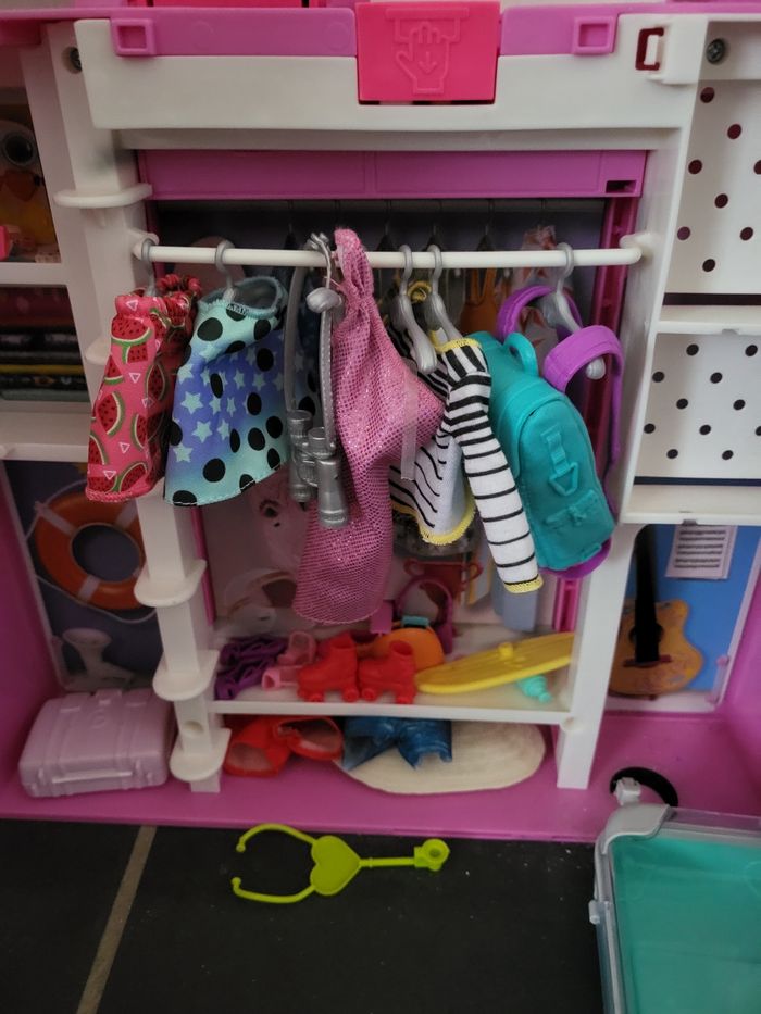 Dressing barbie et accessoires - photo numéro 3