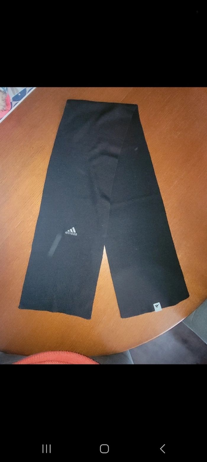 Écharpe noire Adidas
