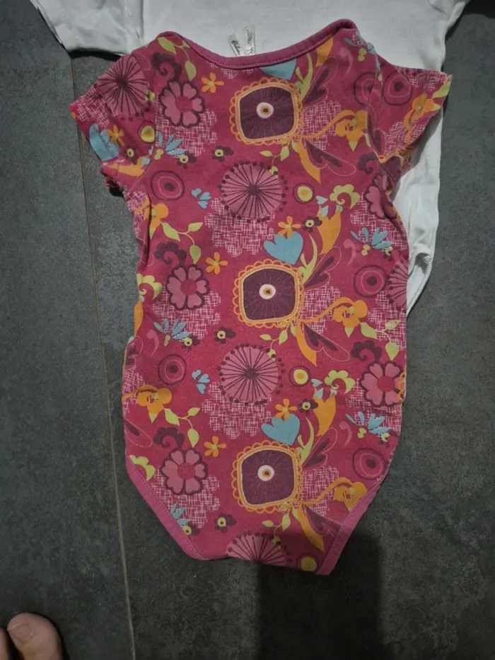 Lot 6 bodies manches courtes taille 12 mois bébé fille - photo numéro 6