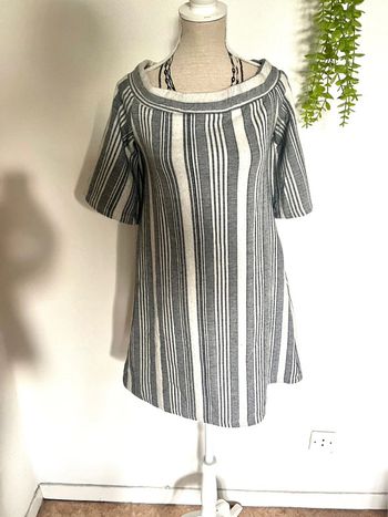Très jolie robe à épaule dénude pour femme