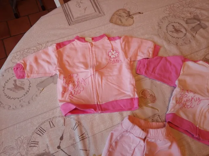 Ensemble 2 gilets zippés + jogging - photo numéro 2
