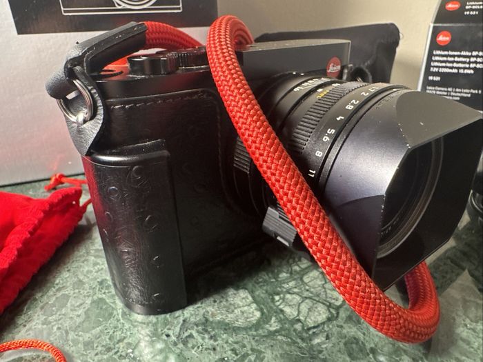Leica Q2 47.3 MP Digital SLR Camera - Black + Accessories - photo numéro 3