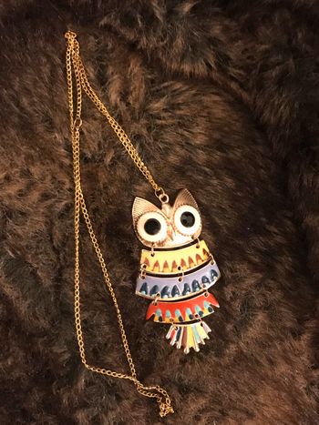 collier sautoir dore hibou multicolore