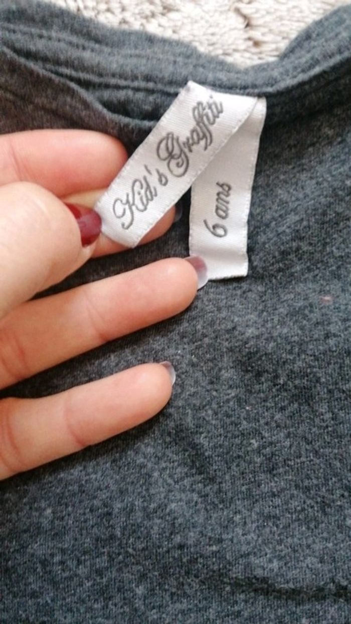 Tee-shirt gris 6 ans - photo numéro 4