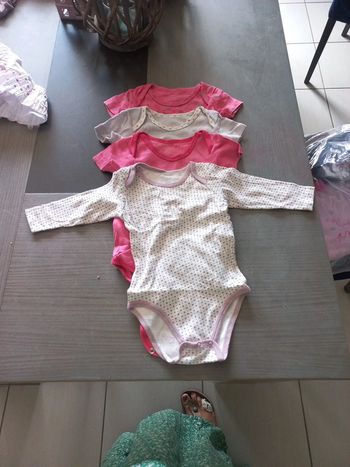 Lot 4 bodys fille